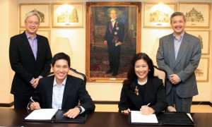 Mike Huang, Special Assistant to the President, Rustan Commercial Corporation and Mariels Almeda Winhoffer, President and Country General Manager, IBM Philippines recently signed the project contract with (Standing)  Reuben Ravago, Chief Information Officer,  Rustan Commercial Corporation and Wilson Go, Country Manager for Global Technology Services, IBM Philippines as witnesses.