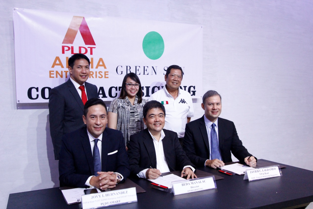 Standing: PLDT Corporate Relationship Business Head Jeff Mendoza, PLDT Corporate Relationship Manager Eena Samonte, and Solid Manila Corporation Chairman Jason Lim. Seated: PLDT FVP and Head of PLDT ALPHA Enterprise and SMART Enterprise Jovy Hernandez, Solid Manila Corporation President Beda Mañalac, and PLDT VP and Corporate Relationship Management Head Jay Lagdameo. 